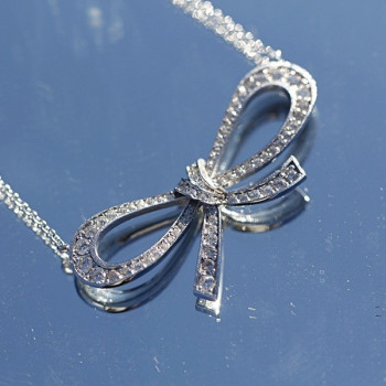 그라프 틸다의보우 리본 목걸이 QB팩토리