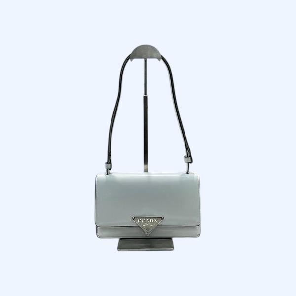 프라다 엠블럼 브러시드 레더 숄더백