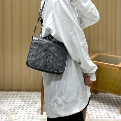 입생로랑 니키 체인 월릿 583103