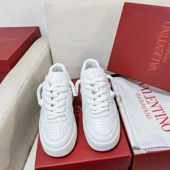 [Valentino] 발렌티노 나파 가죽 원 스터드