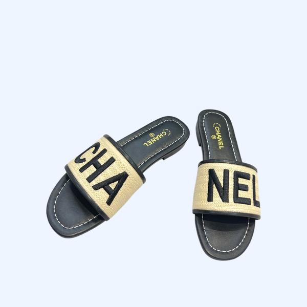 [ 샤넬 ] 레터링 로고 여성 뮬 슬리퍼