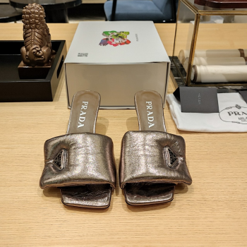 [ 프라다 ] 소프트 패딩 나파 샌들