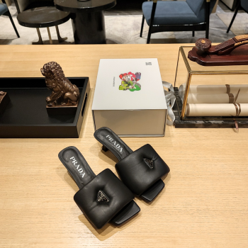 [ 프라다 ] 소프트 패딩 나파 샌들