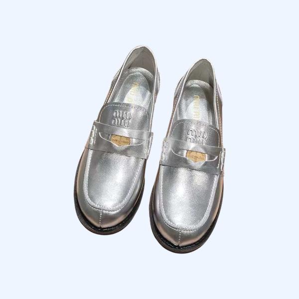 [Miu Miu] 미우미우 페이턴트 가죽 페니 로퍼