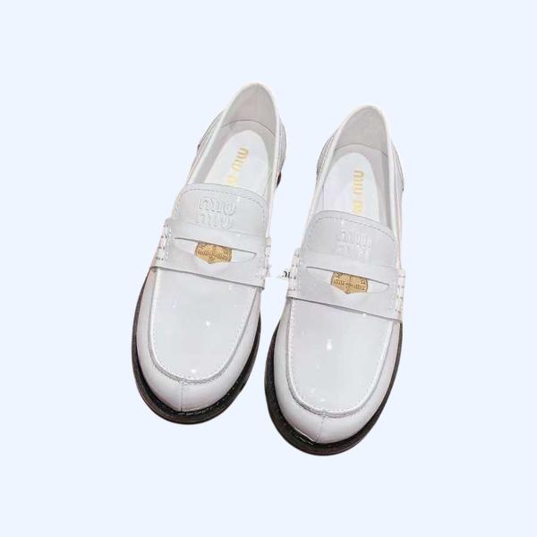 [Miu Miu] 미우미우 페이턴트 가죽 페니 로퍼
