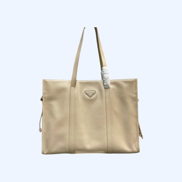 [ Prada ] 프라다 라지 가죽 토트백