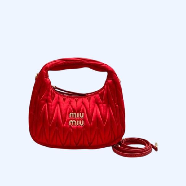 [ 미우미우 ] 완더 마테라쎄 새틴 미니 호보백