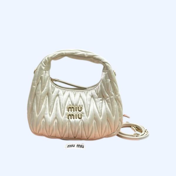[ 미우미우 ] 완더 마테라쎄 새틴 미니 호보백