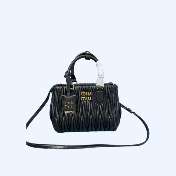 [ 미우미우 ] 마테라쎄 나파 가죽 핸드백