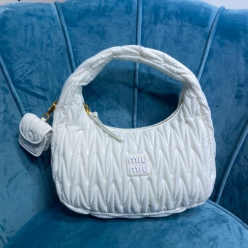 [ 미우미우 ] 마테라쎄 나파 가죽 호보백