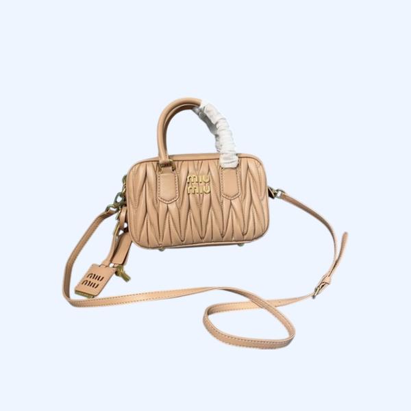 [ 미우미우 ] 마테라쎄 나파 탑 핸들 백