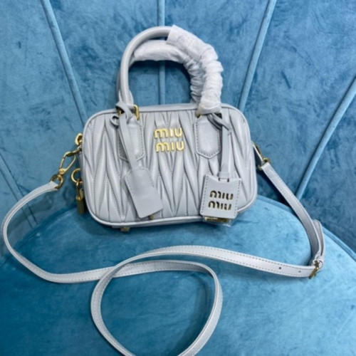 [ 미우미우 ] 마테라쎄 나파 탑 핸들 백