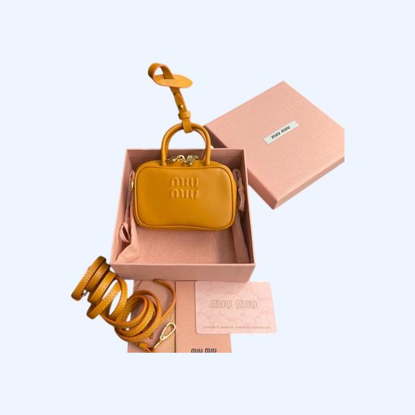 [ 미우미우 ] 가죽 마이크로 백