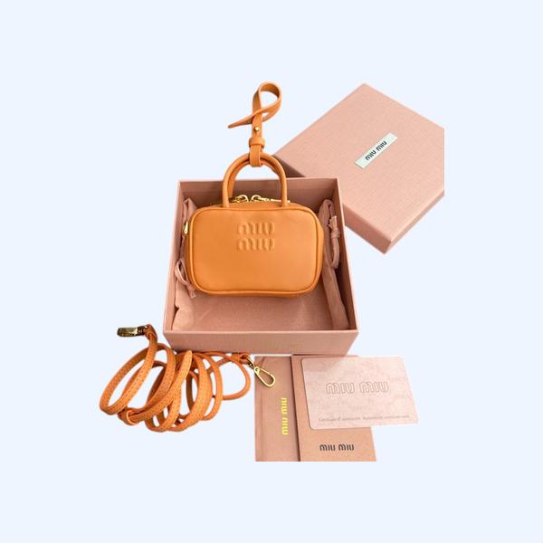 [ 미우미우 ] 가죽 마이크로 백