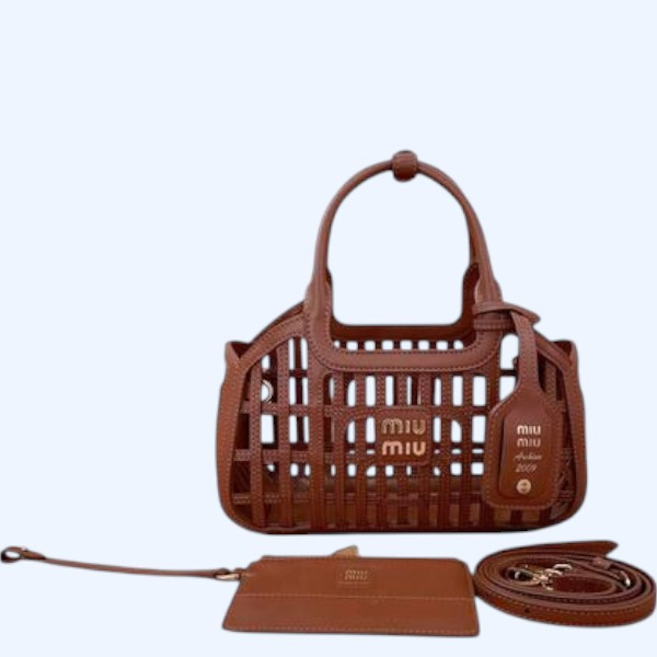 [ Miu Miu ] 미우미우 가죽 바스켓