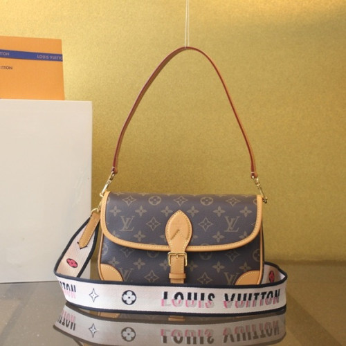 [ LV ] 다이앤 크로스 모노그램