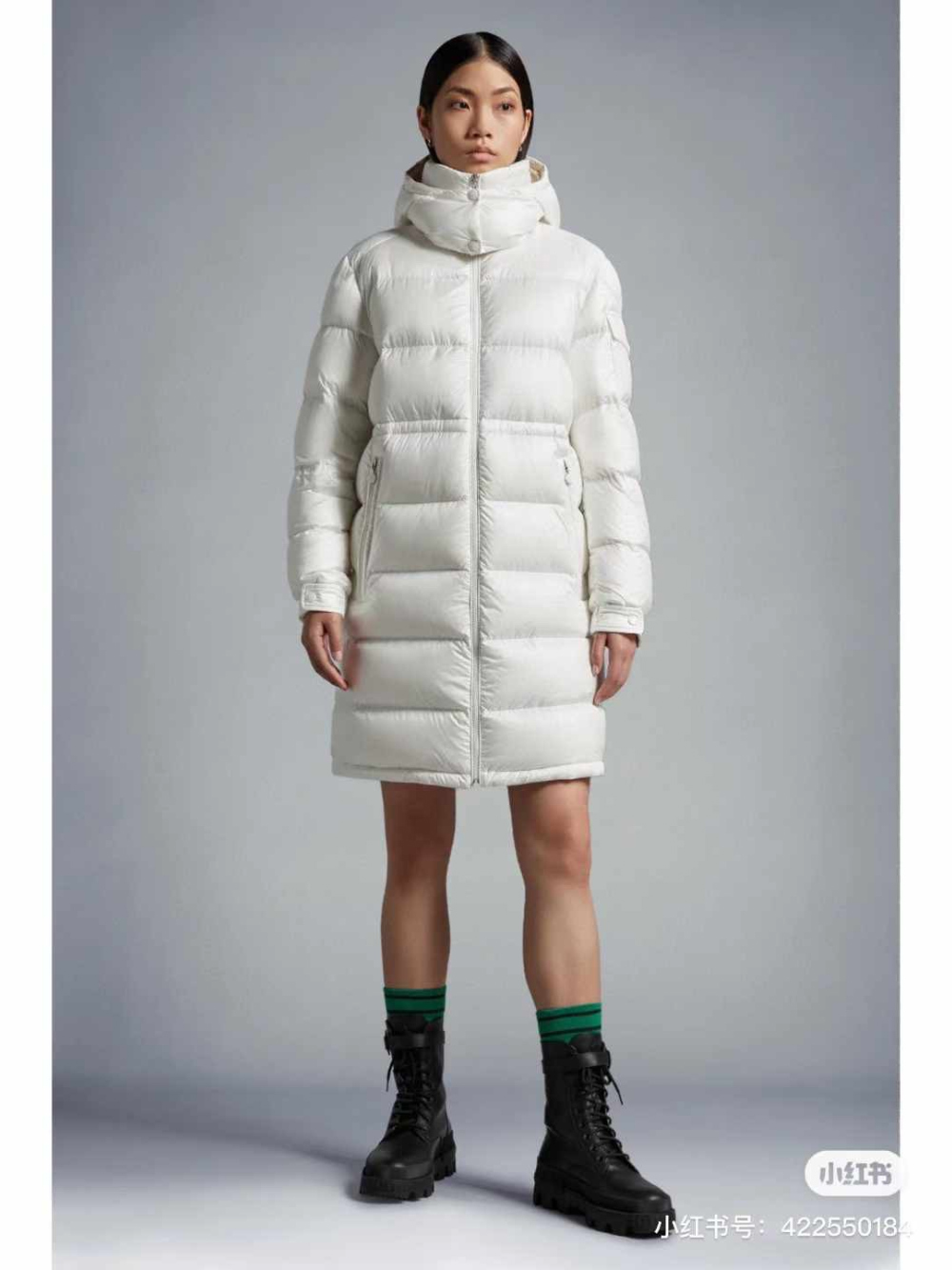 패딩 모델 착용 이미지-S3L11