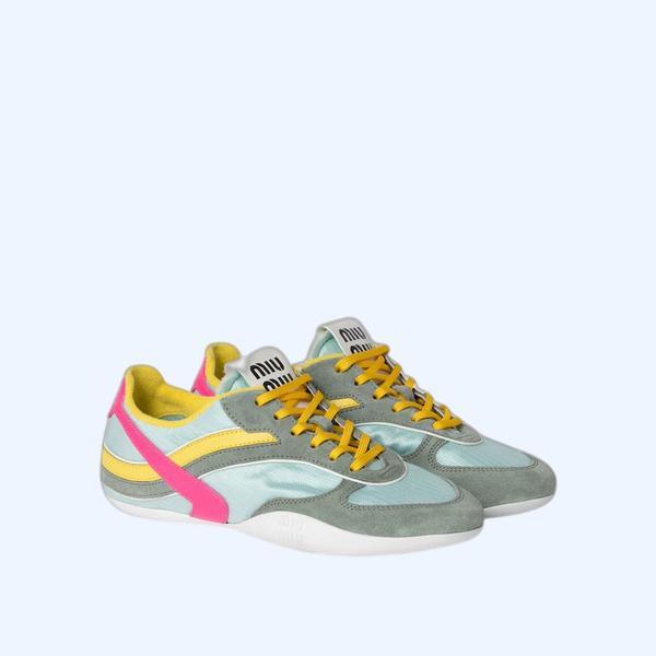 김나지움 기능성 소재 및 스웨이드 스니커즈