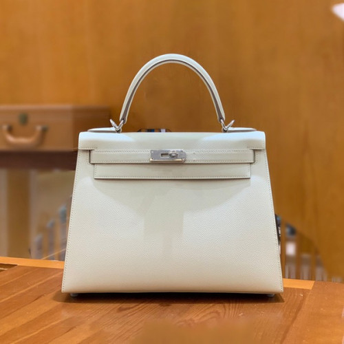 에르메스 켈리 28 셀리에 밀크 쉐이크 실버 하드웨어