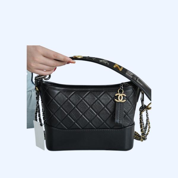 샤넬 클래식 가브리엘 스트랩 로고 호보백 미디엄