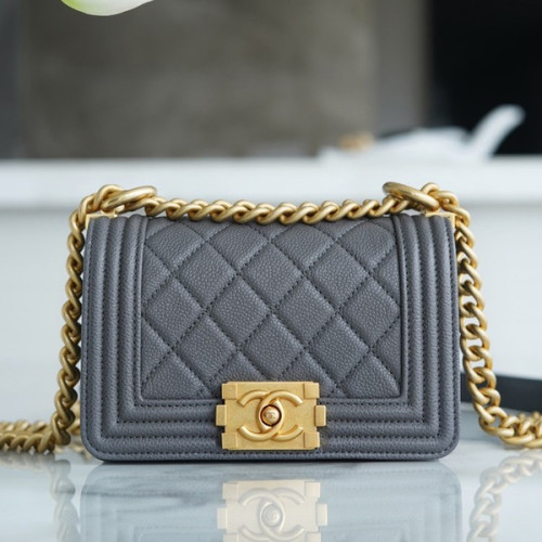 샤넬 보이백 미니 다크 그레이 금장 캐비어