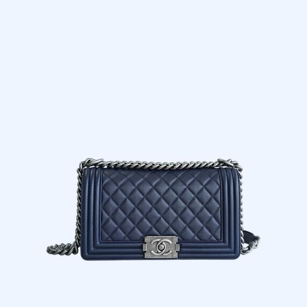 샤넬 보이백 미디엄 다크 블루 은장 캐비어