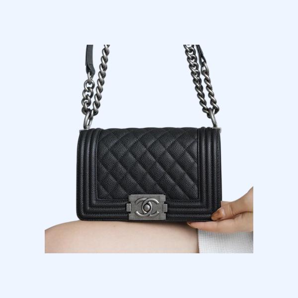 샤넬 보이백 스몰 블랙 은장 캐비어