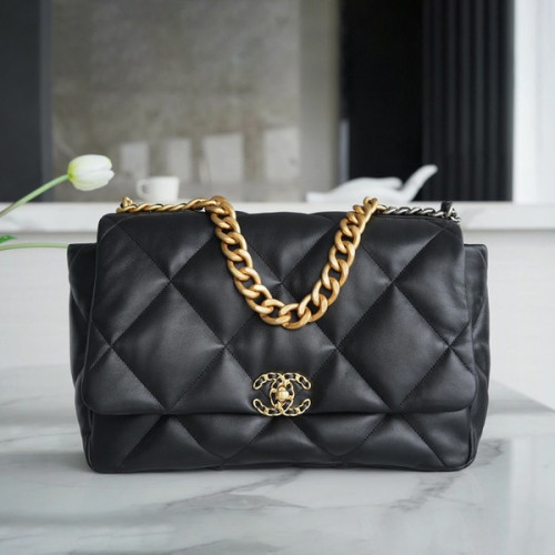 샤넬 19백 맥시 골드 체인 램스킨 