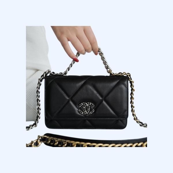 샤넬 19 WOC 턴락 램스킨 