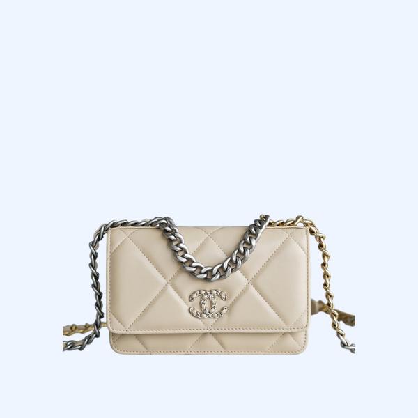 샤넬 19 WOC 턴락 램스킨 