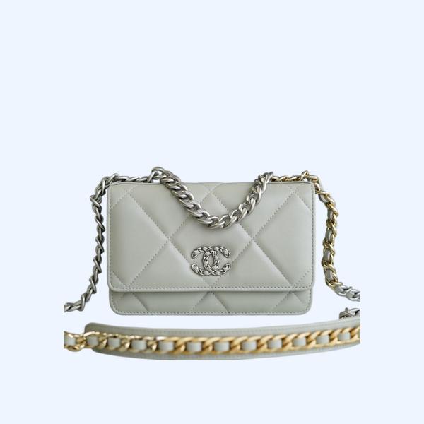 샤넬 19 WOC 턴락 램스킨 