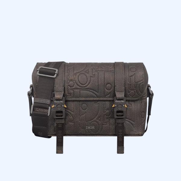 Dior Hit the Road 플랩 스트랩백