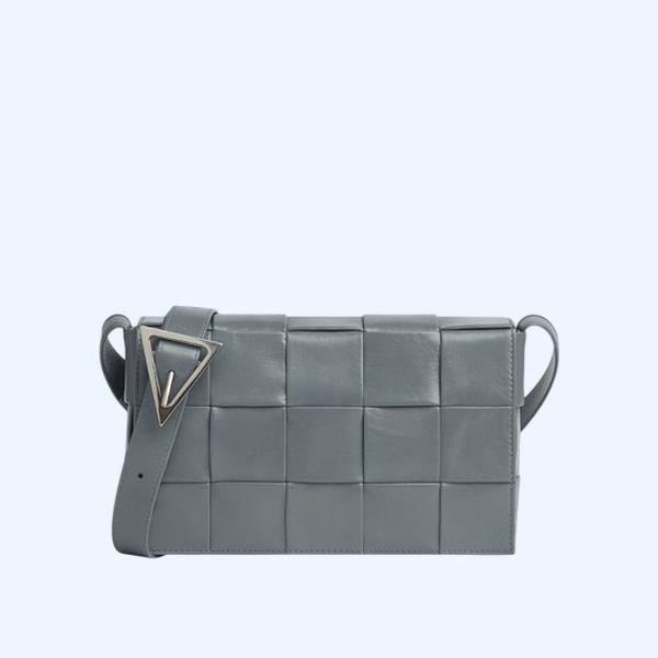 보테가베네타 썬더 글로시 맥시 카세트백