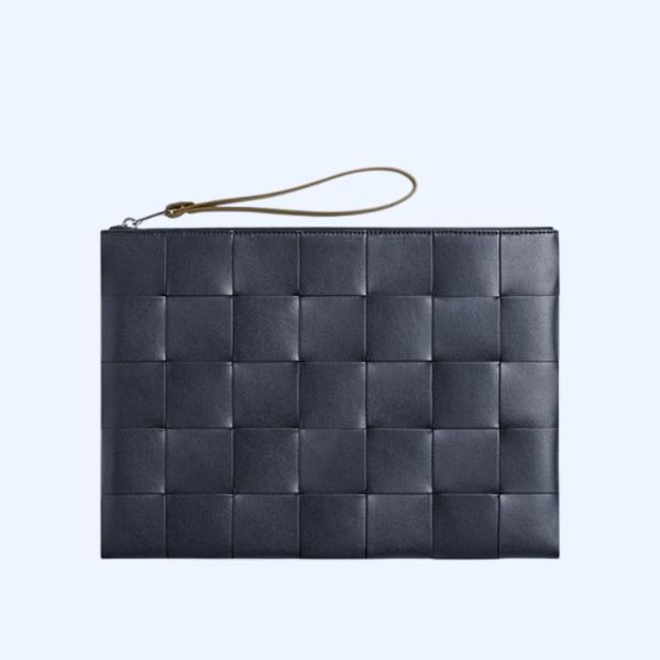 보테가 베네타 라지 카세트 플랫 파우치 네이비 인 카키