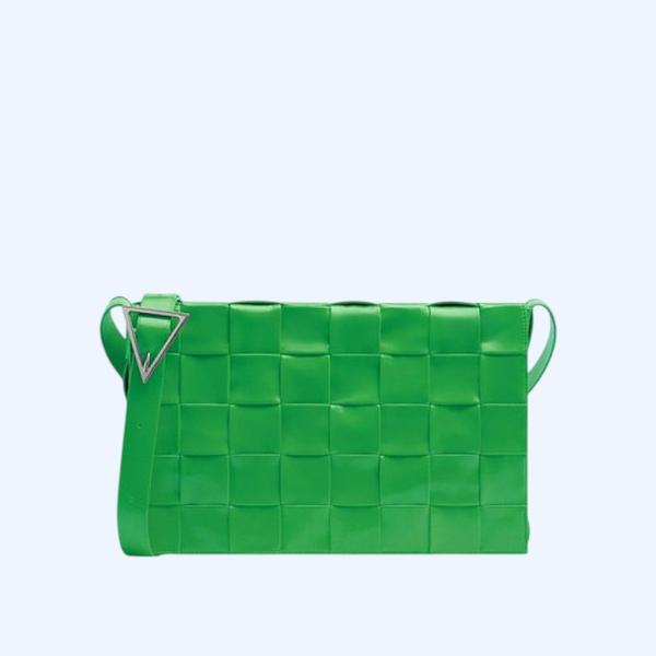 보테가베네타 라지 레더 카세트백 패러킷