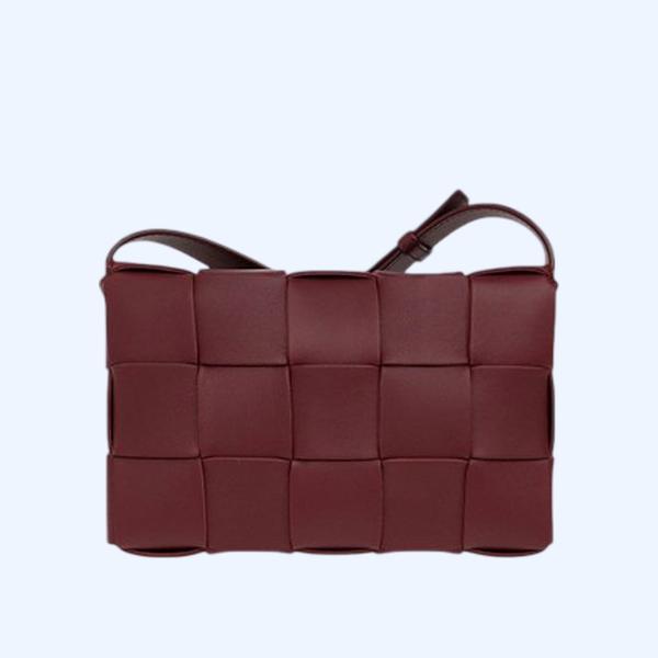 보테가베네타 인트레치아토 위빙 램스킨 크로스백