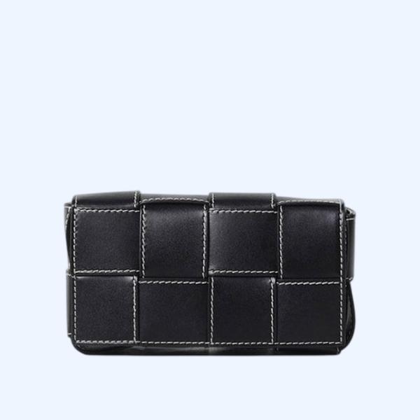 보테가베네타 엣지 스티칭 디테일 카세트 벨트백