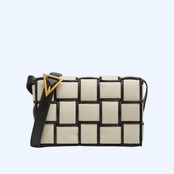 보테가베네타 블랙 패디드 카세트백