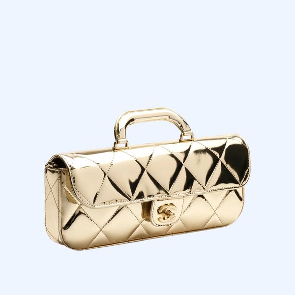 핸들 장식의 라지 플랩 백