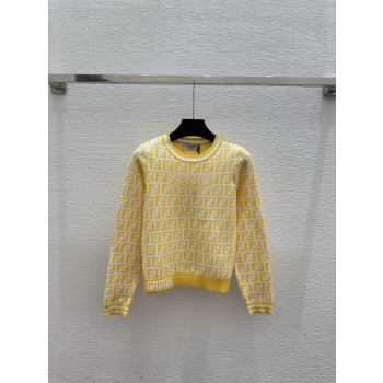 문자 라운드 넥 니트