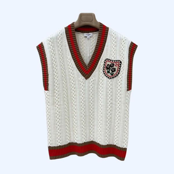 배지 자수 니트 베스트