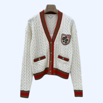 샤넬 배지 자수 니트 가디건