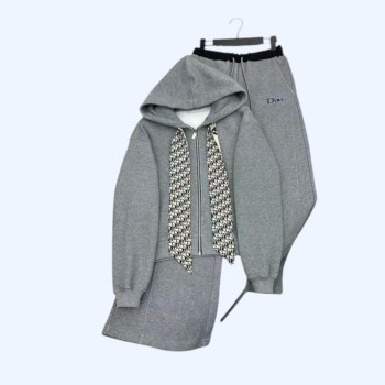 디올 벨벳 콘트라스트 후드 데일리룩