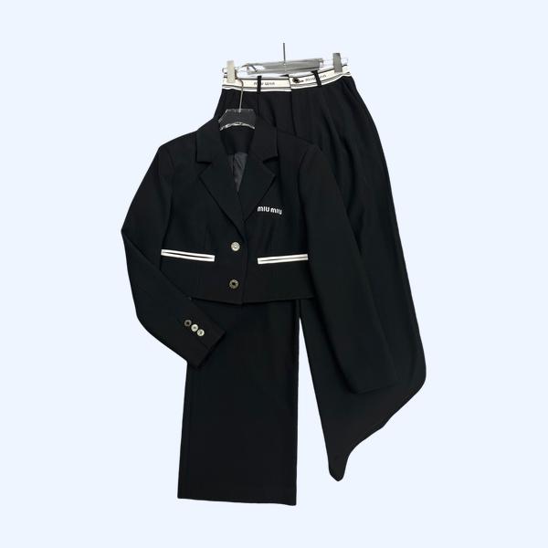 미우미우 레터 장식 슈트 팬츠
