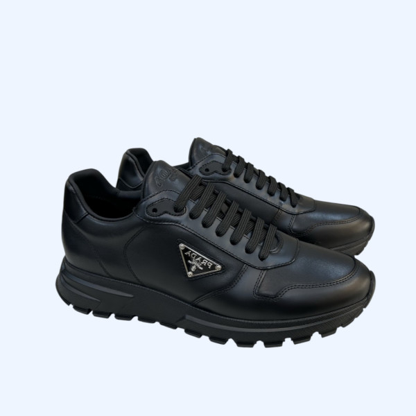 프라다 삼각로그 스니커즈