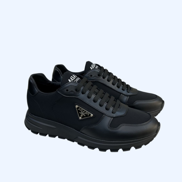 프라다 삼각로그 스니커즈